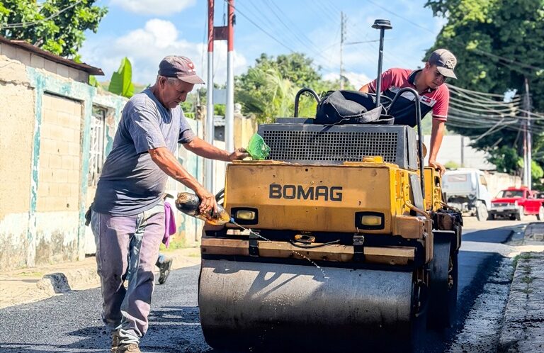 Alcaldía de Mariño rehabilita vialidad con más de 420 toneladas de asfalto
