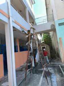 Avanzan trabajos de remodelacion de centros educativos en San Casimiro