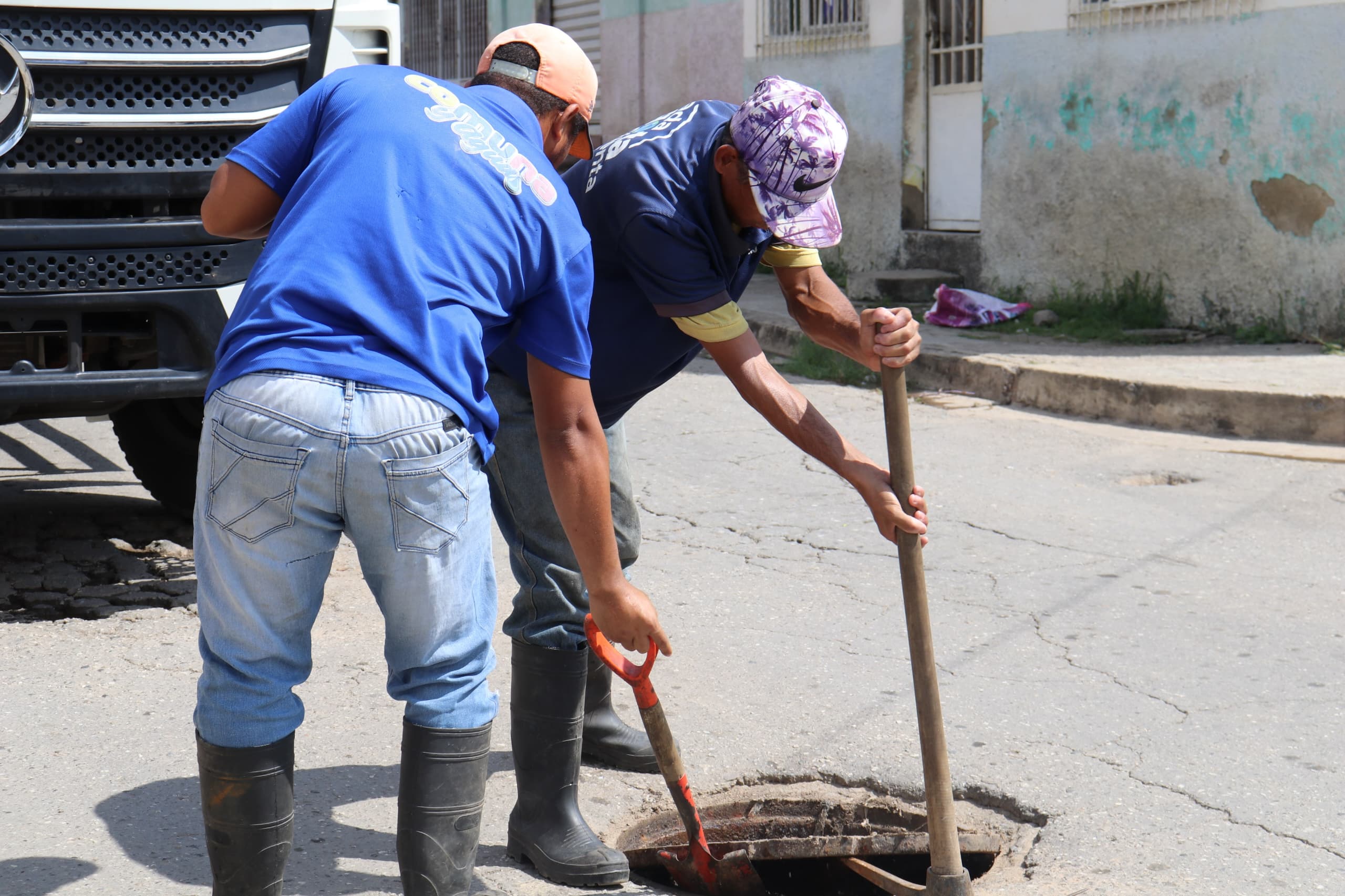 Red de aguas servidas recibe mantenimiento en Bolívar