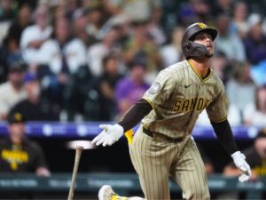 Venezolano Ethan Salas rompe récords en postemporada de las Grandes Ligas