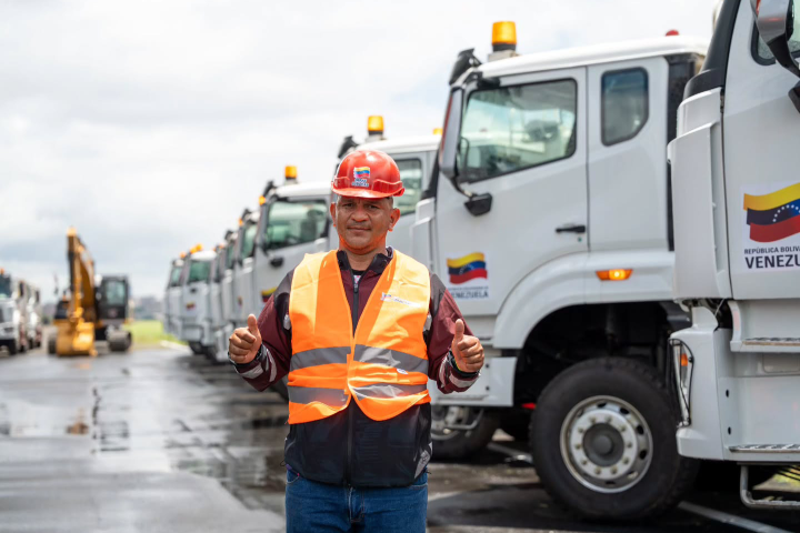Activan 244 «Equipos Renace» y entregan maquinaria pesada para la atención de los servicios públicos